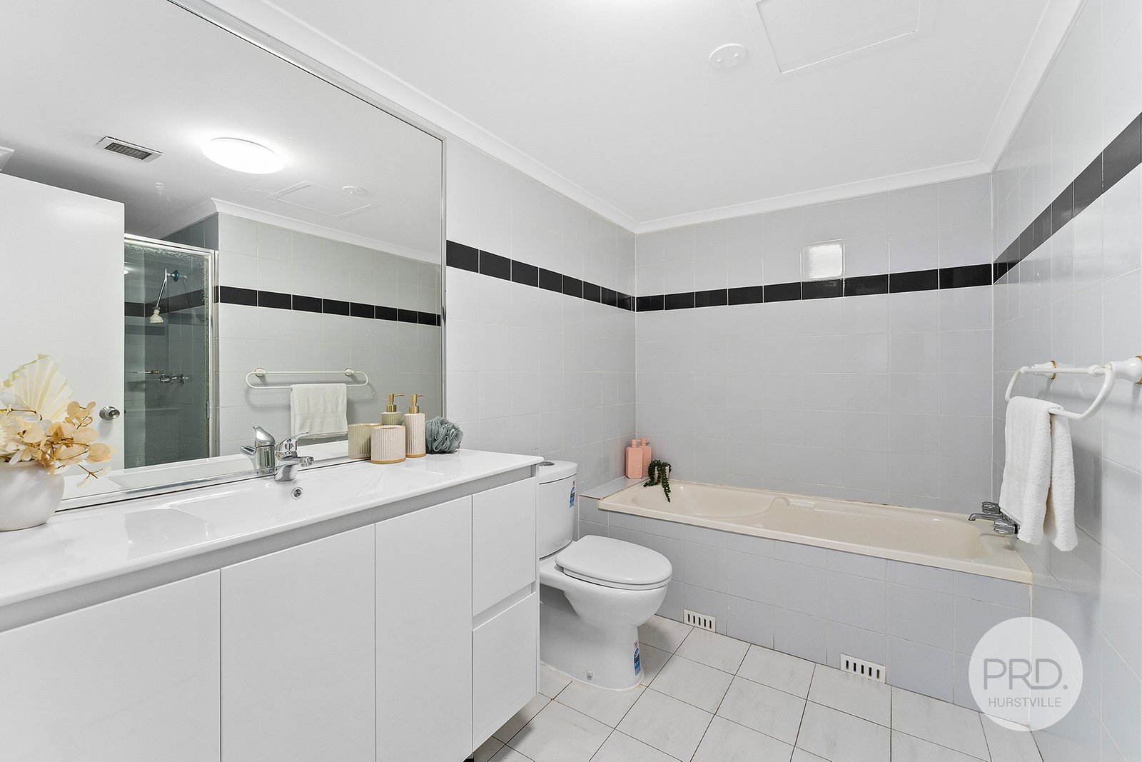 18/438 Forest Road HURSTVILLE 8