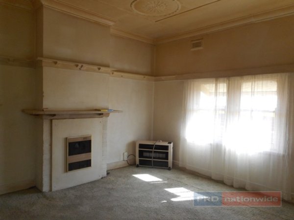 185 Wynyard Street TUMUT 4