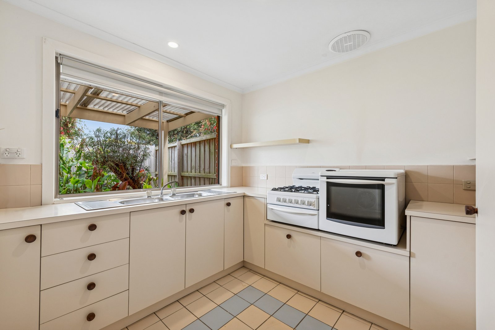 Gallery: 18/52-70 Centre Dandenong Road