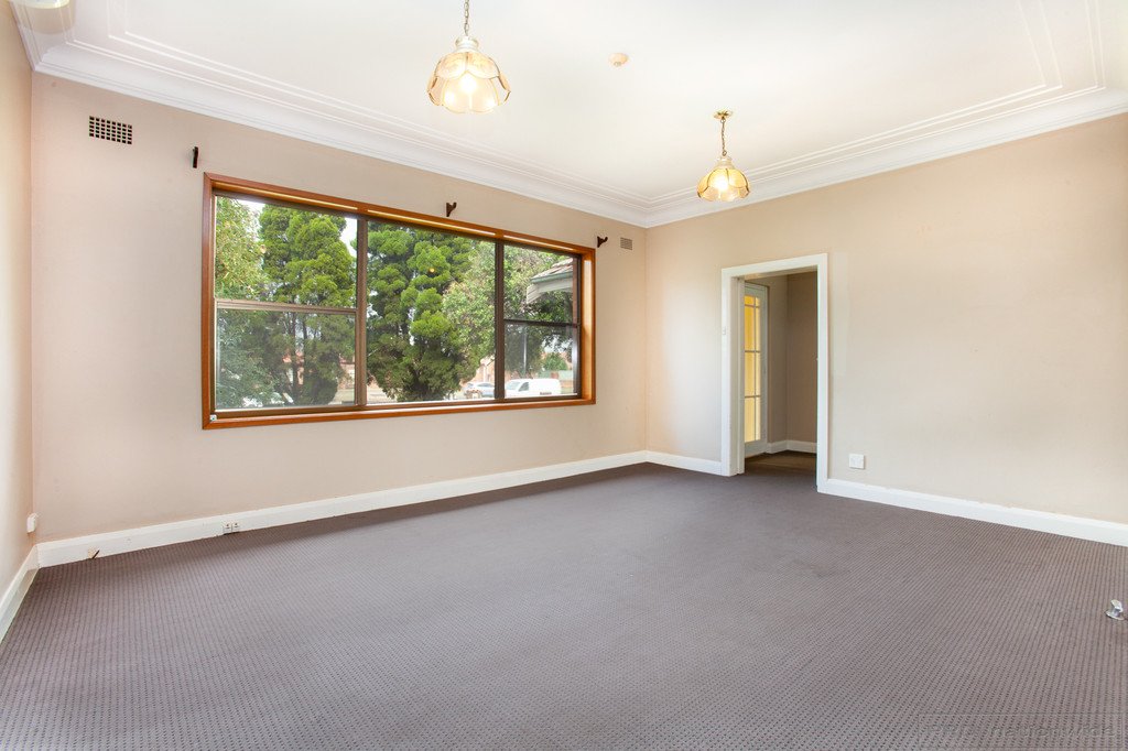 186-188 New England Highway RUTHERFORD 7