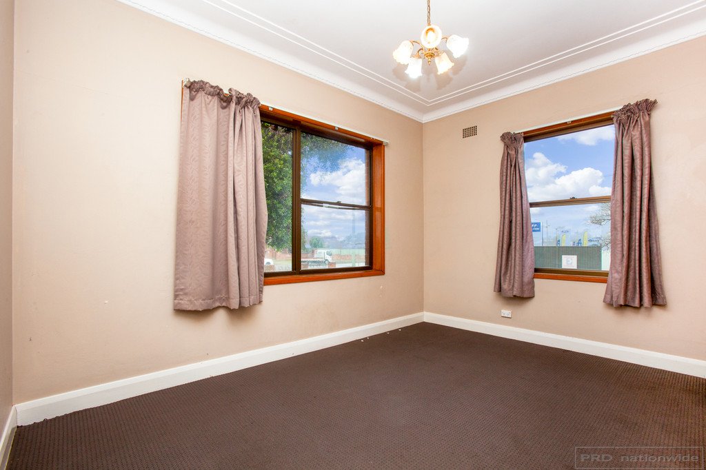 186-188 New England Highway RUTHERFORD 9