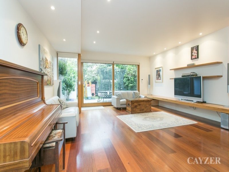 Gallery: 186 Esplanade East