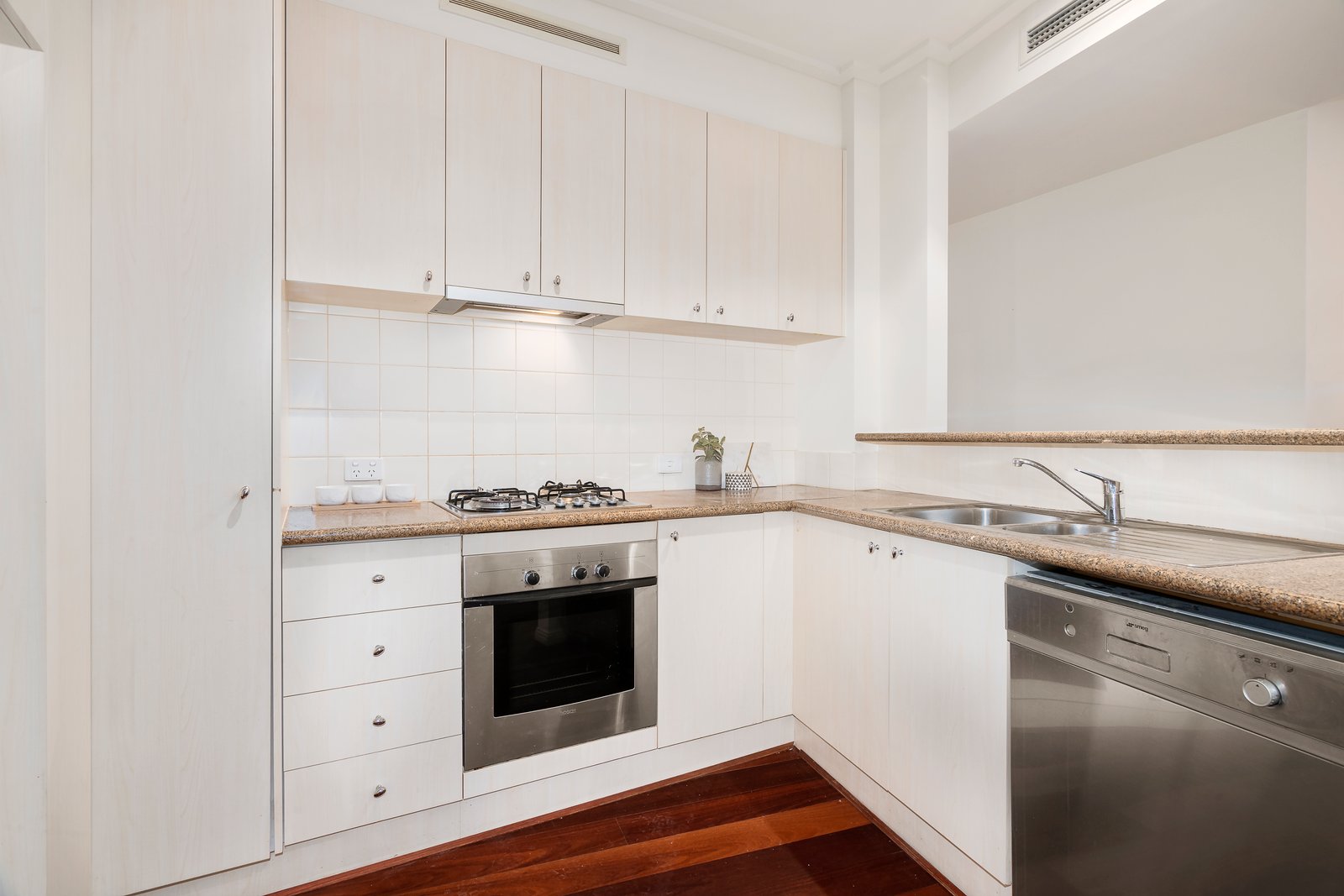 Gallery: 18/6 Graham Street