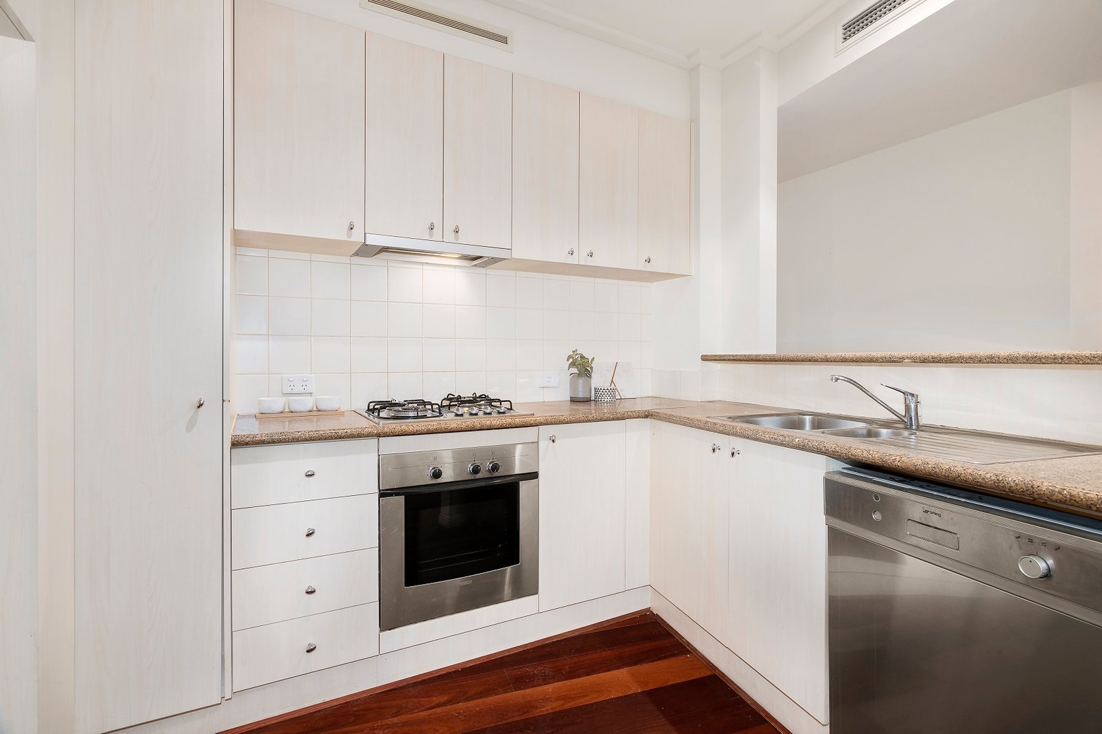 Gallery: 18/6 Graham Street