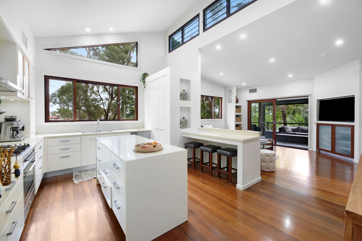 186 West Burleigh Road Burleigh Heads 5