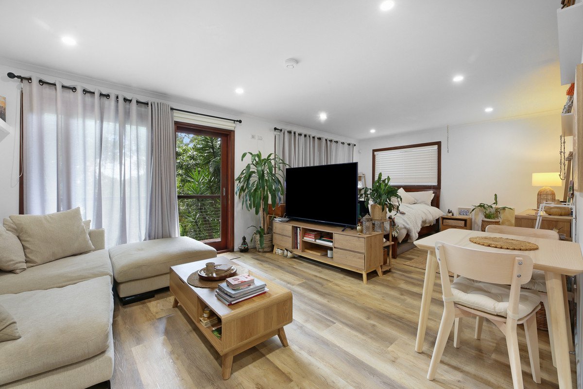 186 West Burleigh Road Burleigh Heads 17