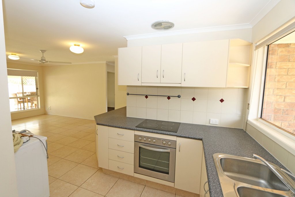 1/87 Olsen Avenue LABRADOR 6