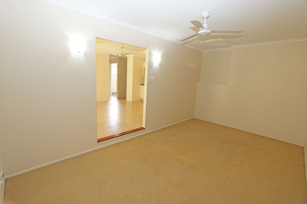 1/87 Olsen Avenue LABRADOR 7