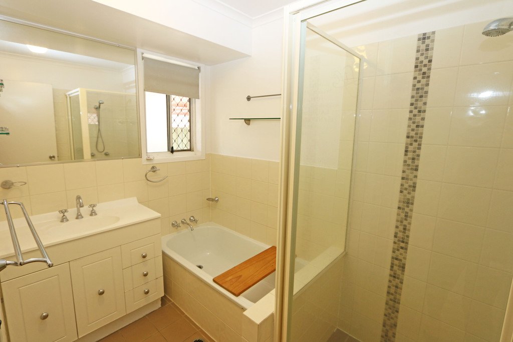 1/87 Olsen Avenue LABRADOR 8