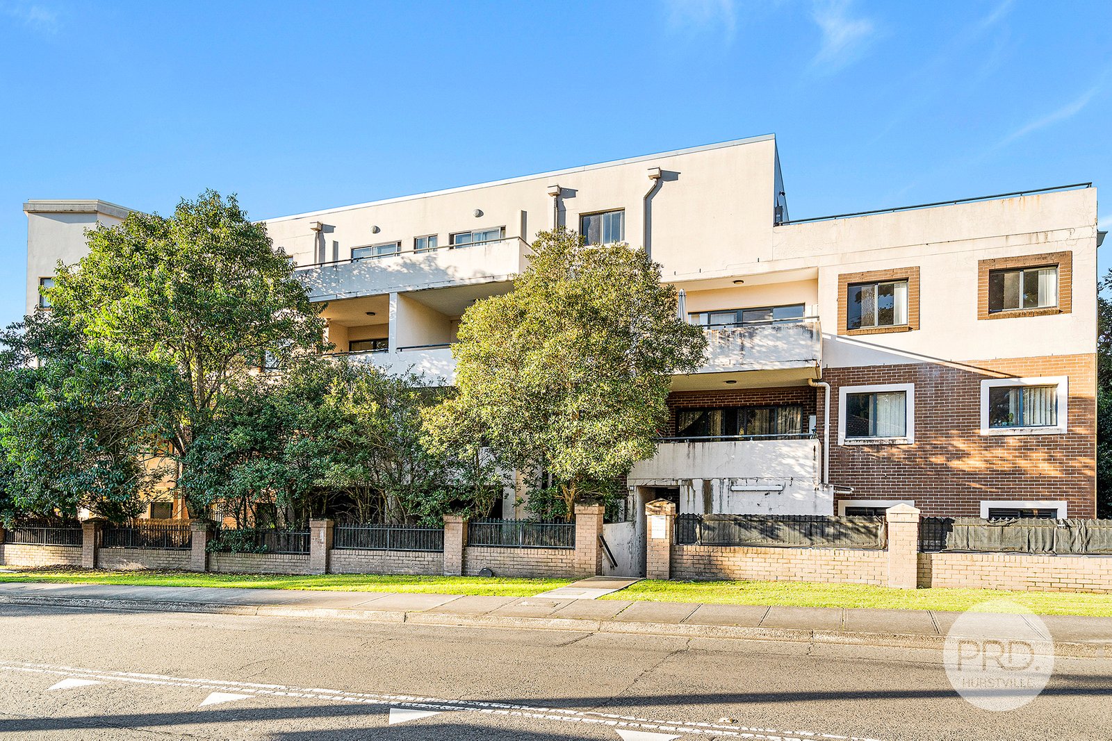 18/74-80 Woniora Road HURSTVILLE 8