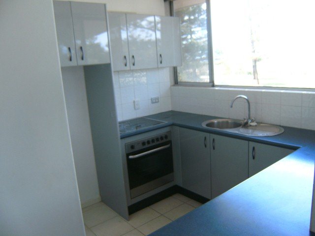 1/88 The Esplanade BURLEIGH HEADS 2