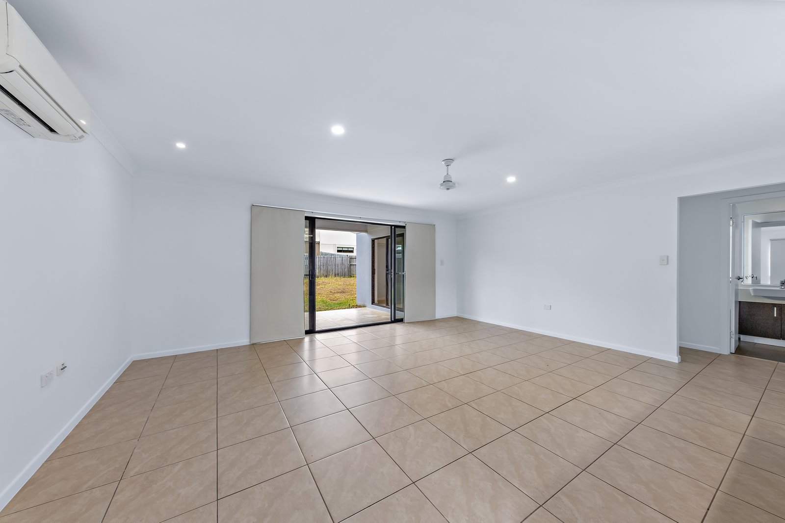 1/89 Parker Rd  CANNONVALE 5
