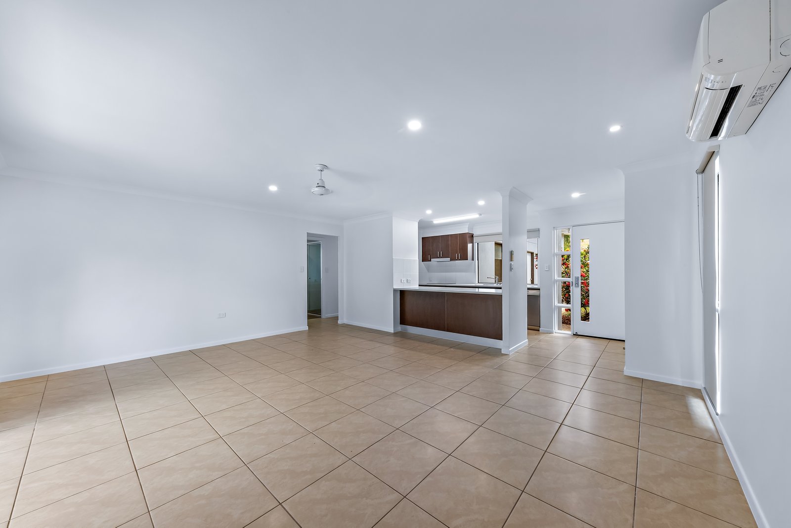 1/89 Parker Rd  CANNONVALE 6