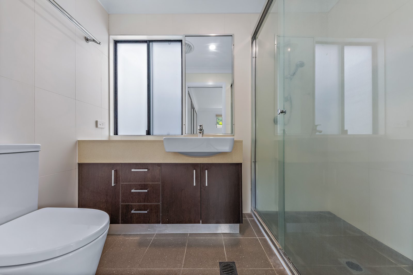 1/89 Parker Rd  CANNONVALE 9