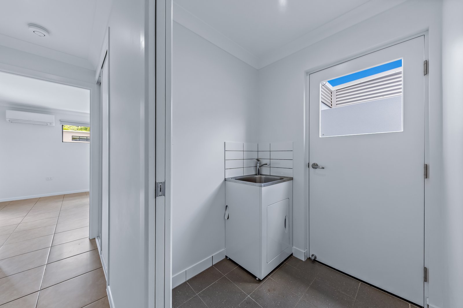 1/89 Parker Rd  CANNONVALE 14