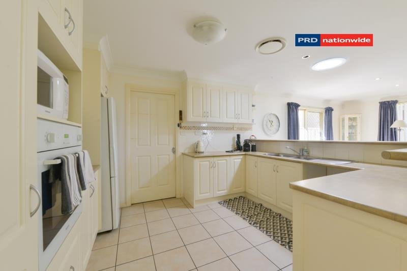 18a Ventnor Drive TAMWORTH 2