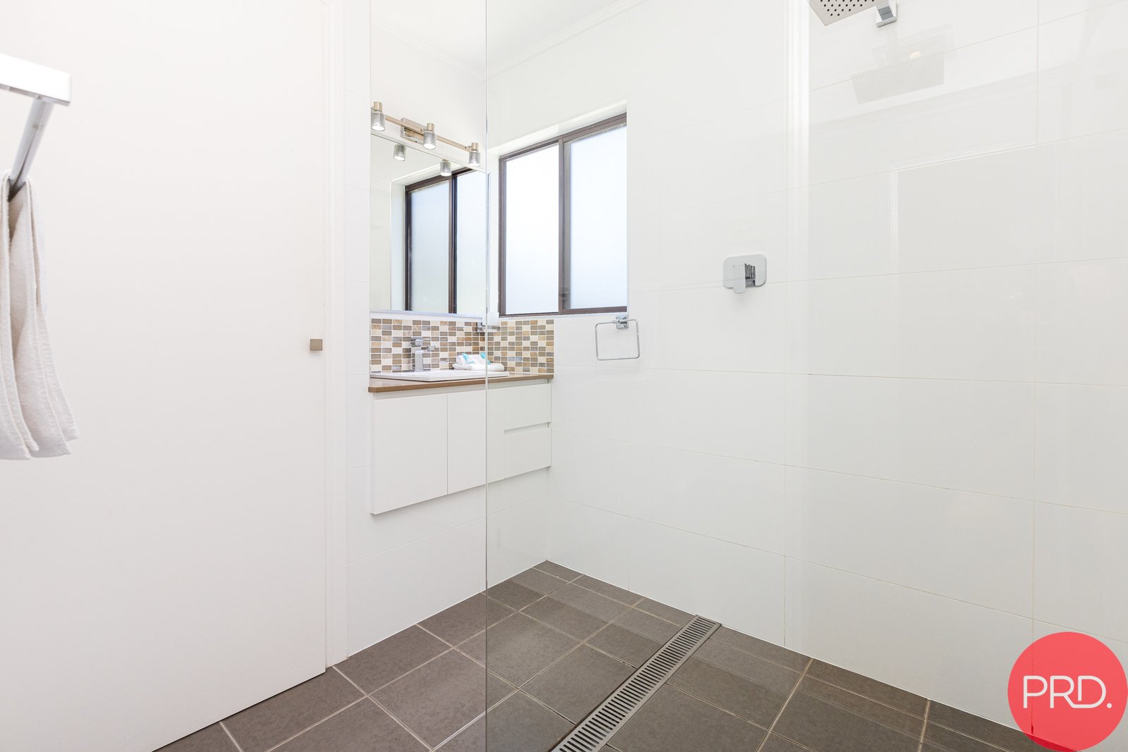 19 & 19A Waterfront Road SWAN BAY 18