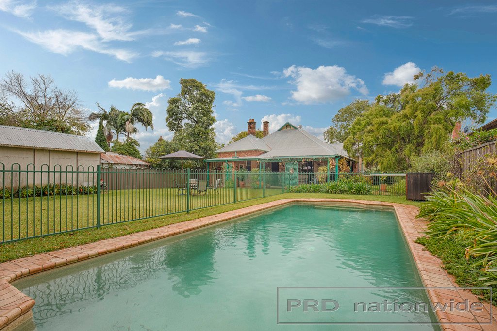 19 Allan Street LORN 1