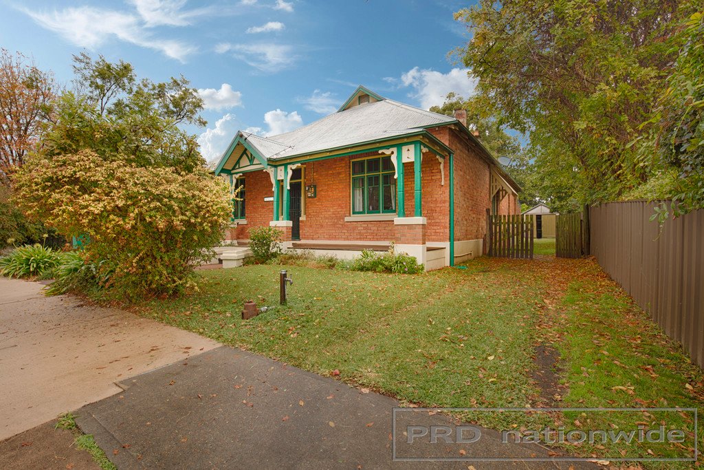 19 Allan Street LORN 4