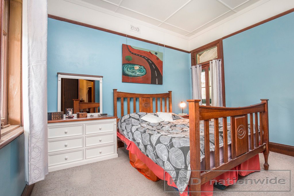 19 Allan Street LORN 10