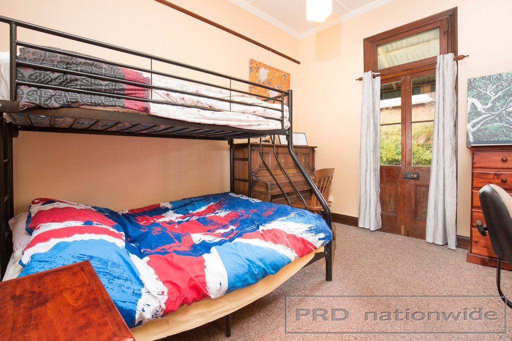 19 Allan Street LORN 14