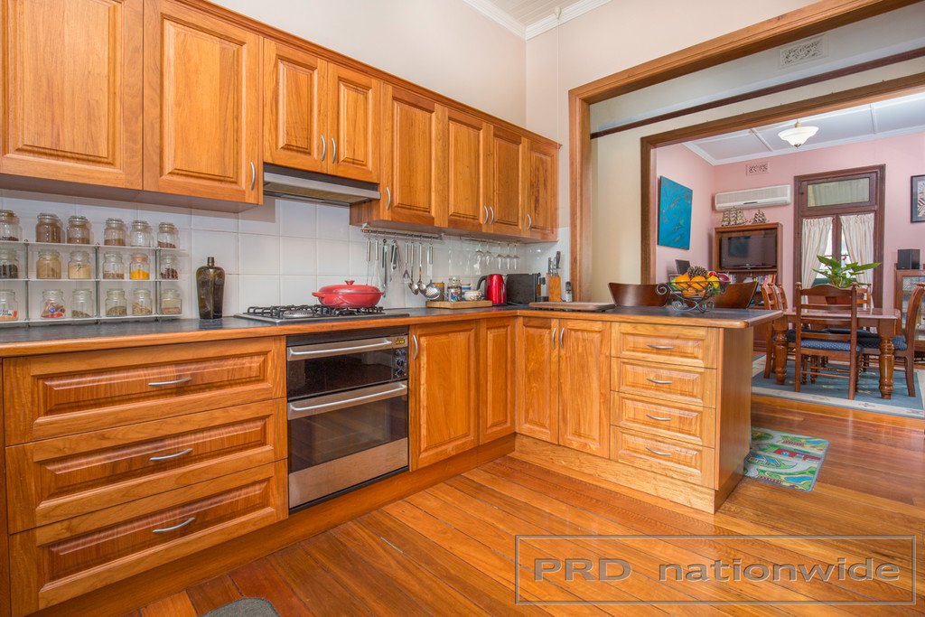 19 Allan Street LORN 18