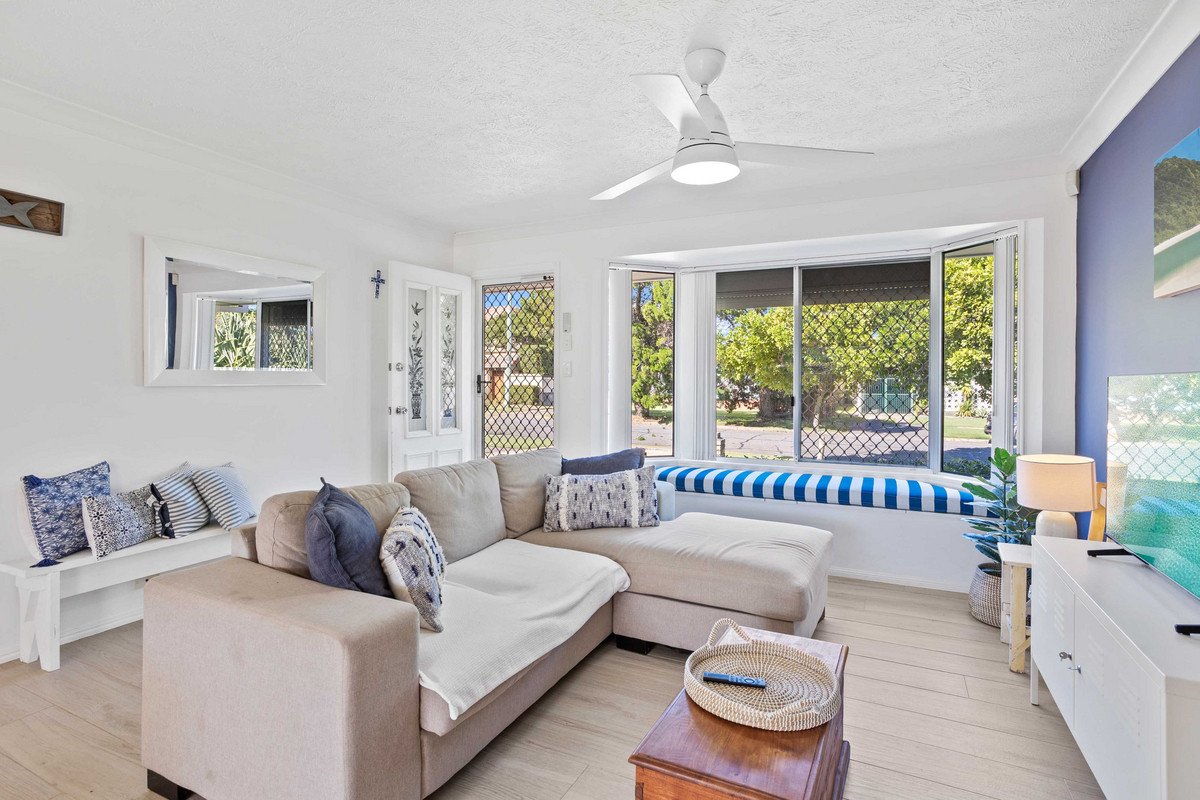 1/9 Anzac Parade Burleigh Heads 2