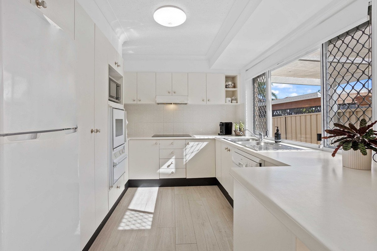 1/9 Anzac Parade Burleigh Heads 4