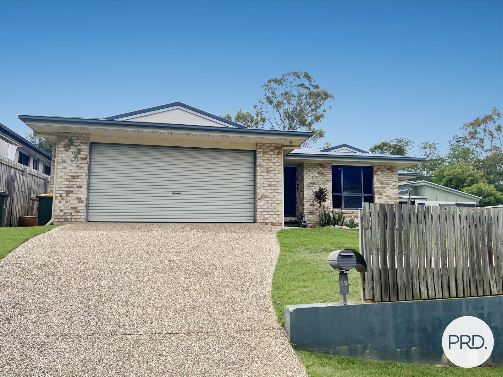19 BAUHINIA Street BOYNE ISLAND 15