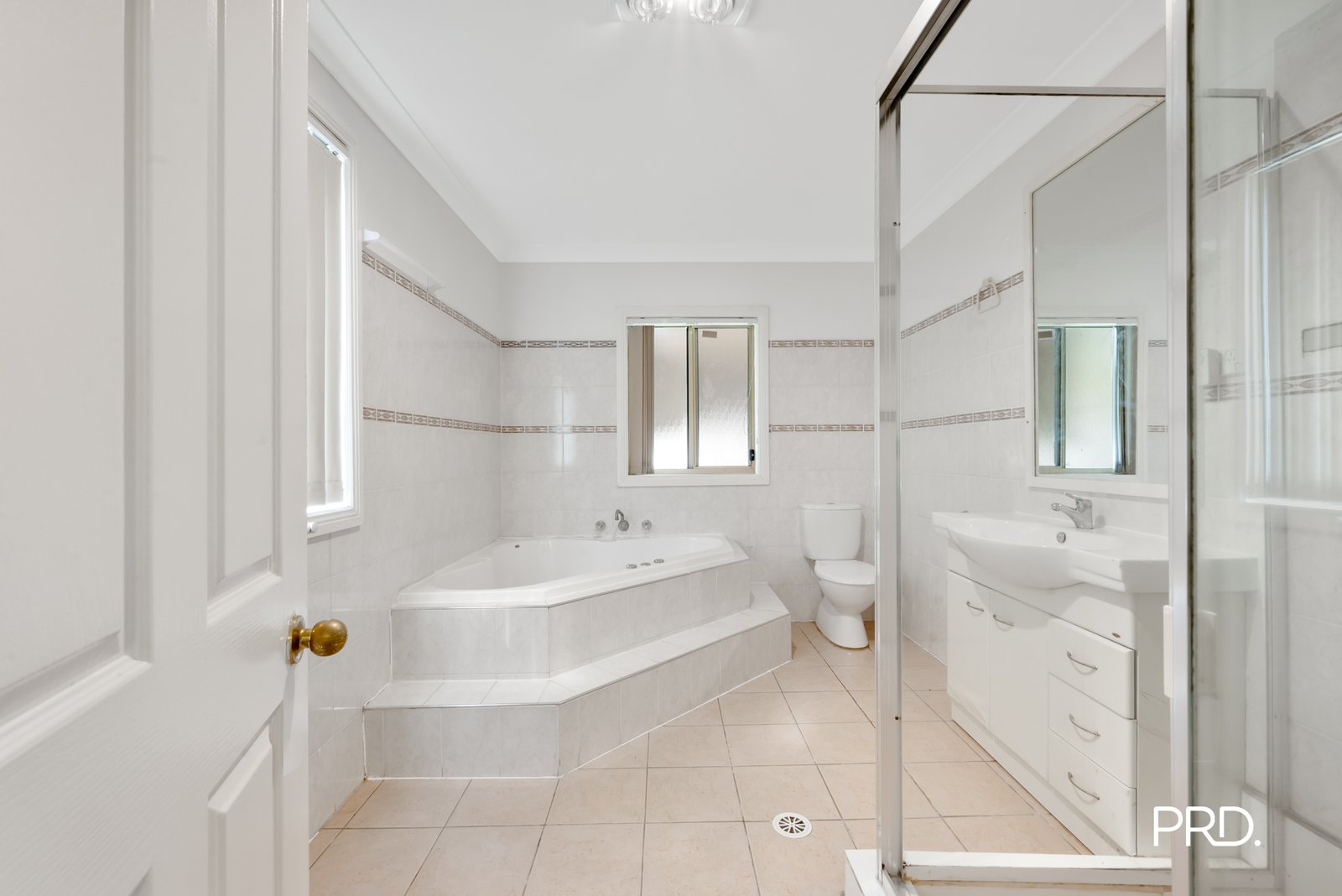 19 Bunsen Avenue EMERTON 7