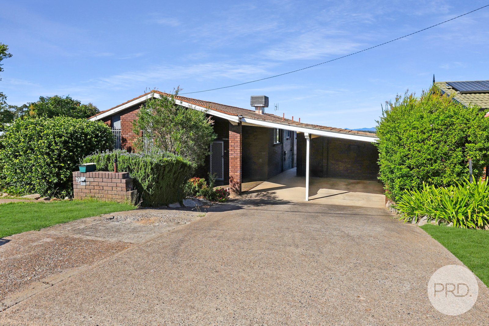 19 Carmichael Avenue TAMWORTH 1
