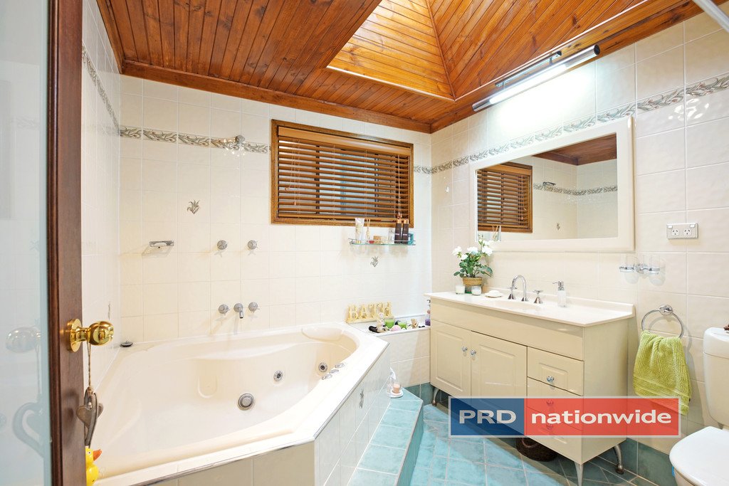 19 Chesterton Court CAMBRIDGE GARDENS 8