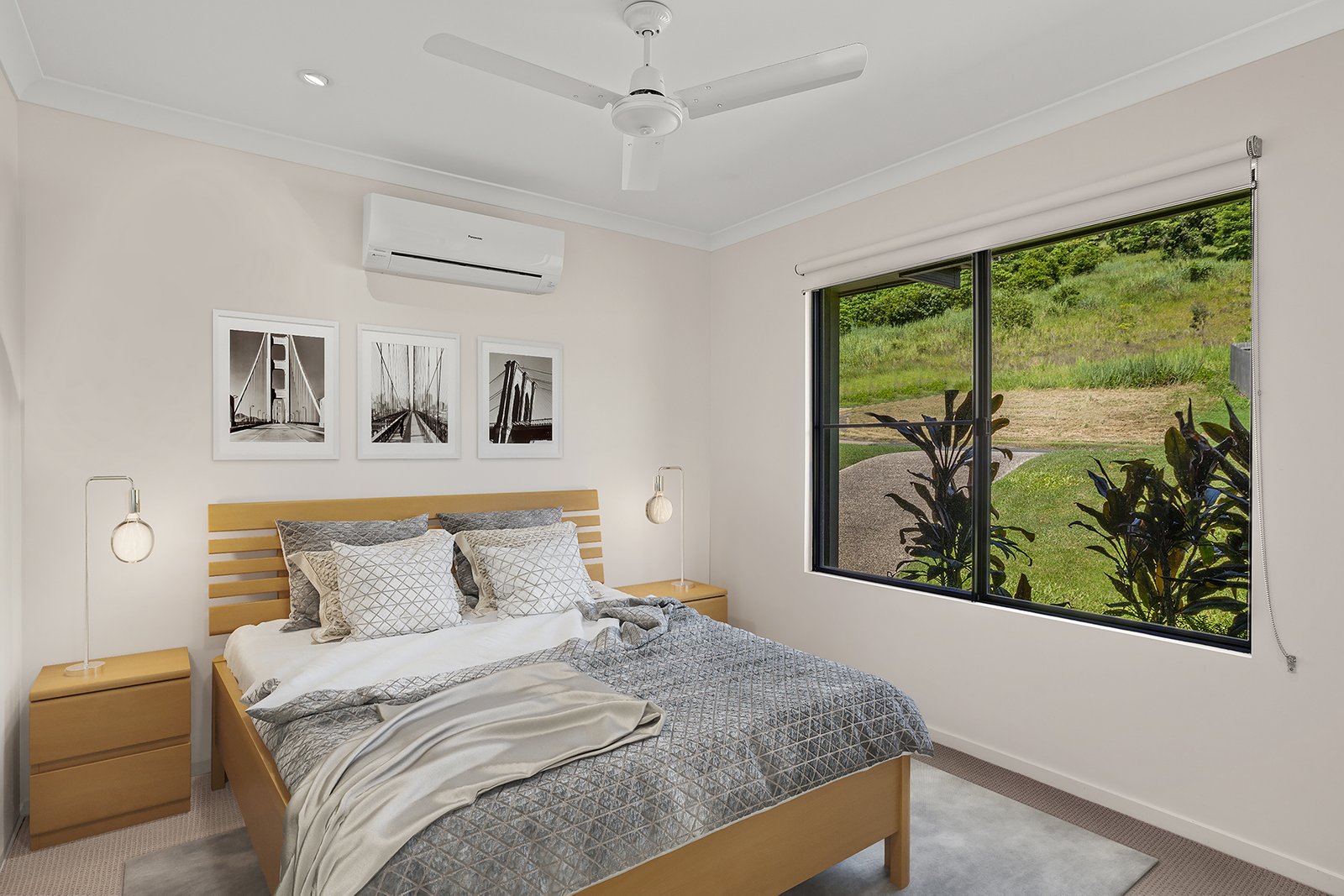 19 Companion Way CANNONVALE 2