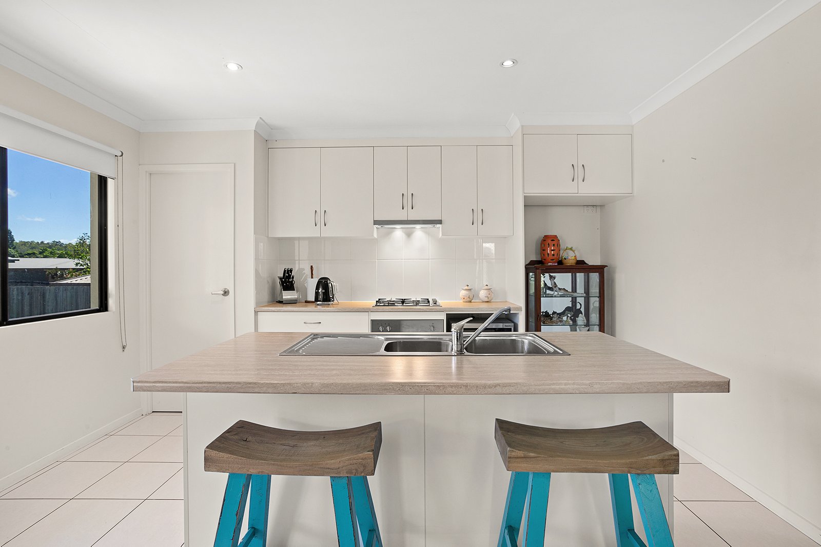 19 Companion Way CANNONVALE 3