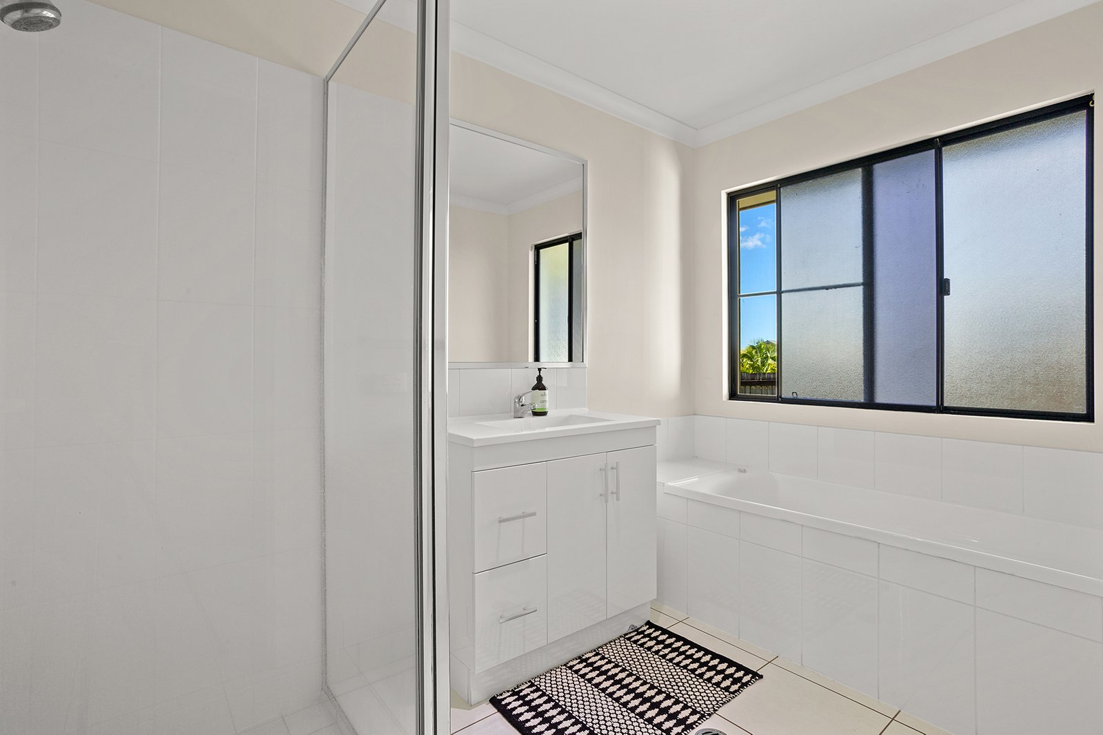 19 Companion Way CANNONVALE 7