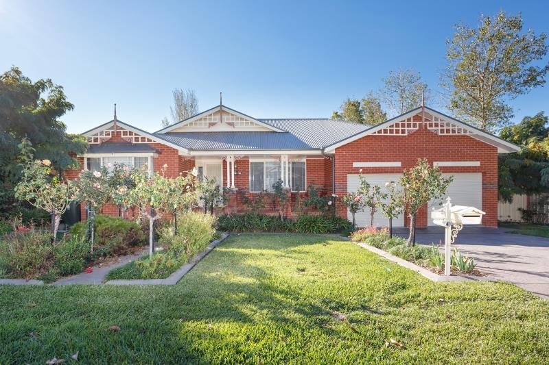 19 Cowan Place LLOYD 1