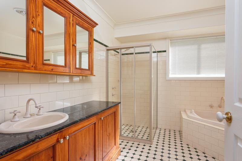 19 Cowan Place LLOYD 4