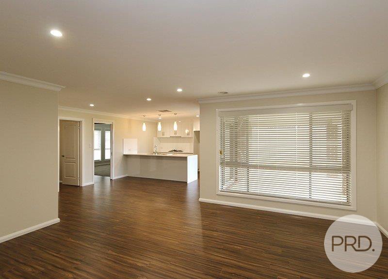 19 Darcy Drive BOOROOMA 3