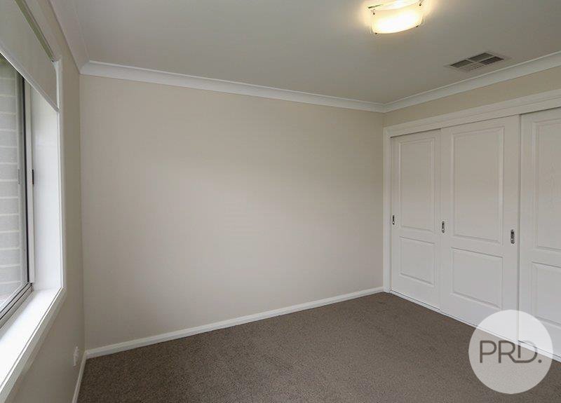 19 Darcy Drive BOOROOMA 8