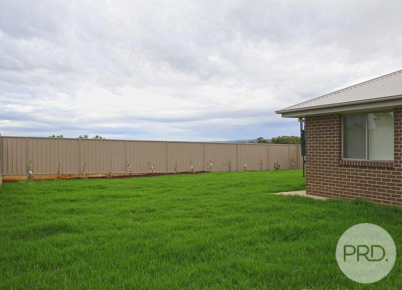 19 Darcy Drive BOOROOMA 10