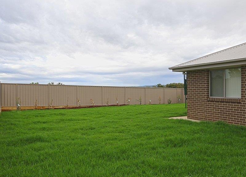 19 Darcy Drive BOOROOMA 8