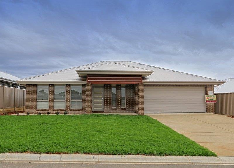 19 Darcy Drive BOOROOMA 9