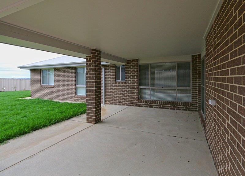 19 Darcy Drive BOOROOMA 9