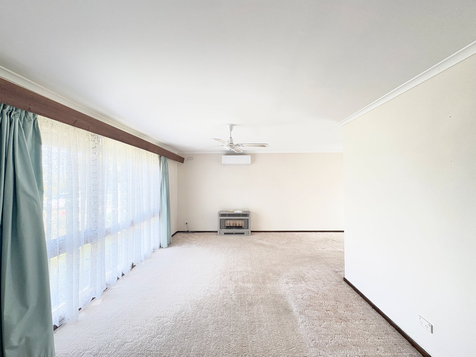 Gallery: 19 Darrambal Crescent