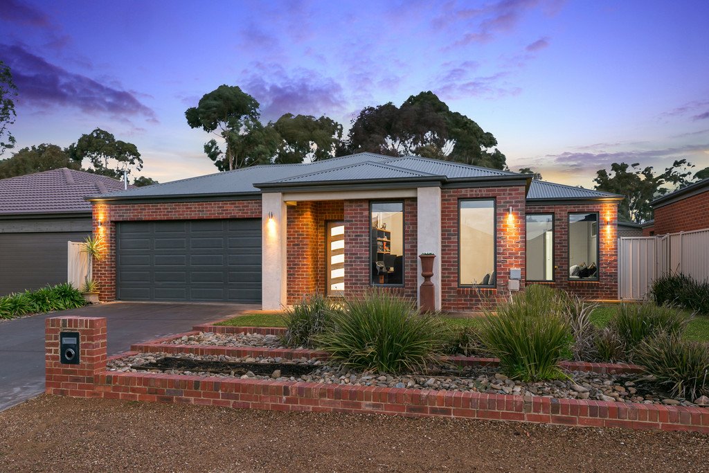 19 Eamont Court STRATHFIELDSAYE 1