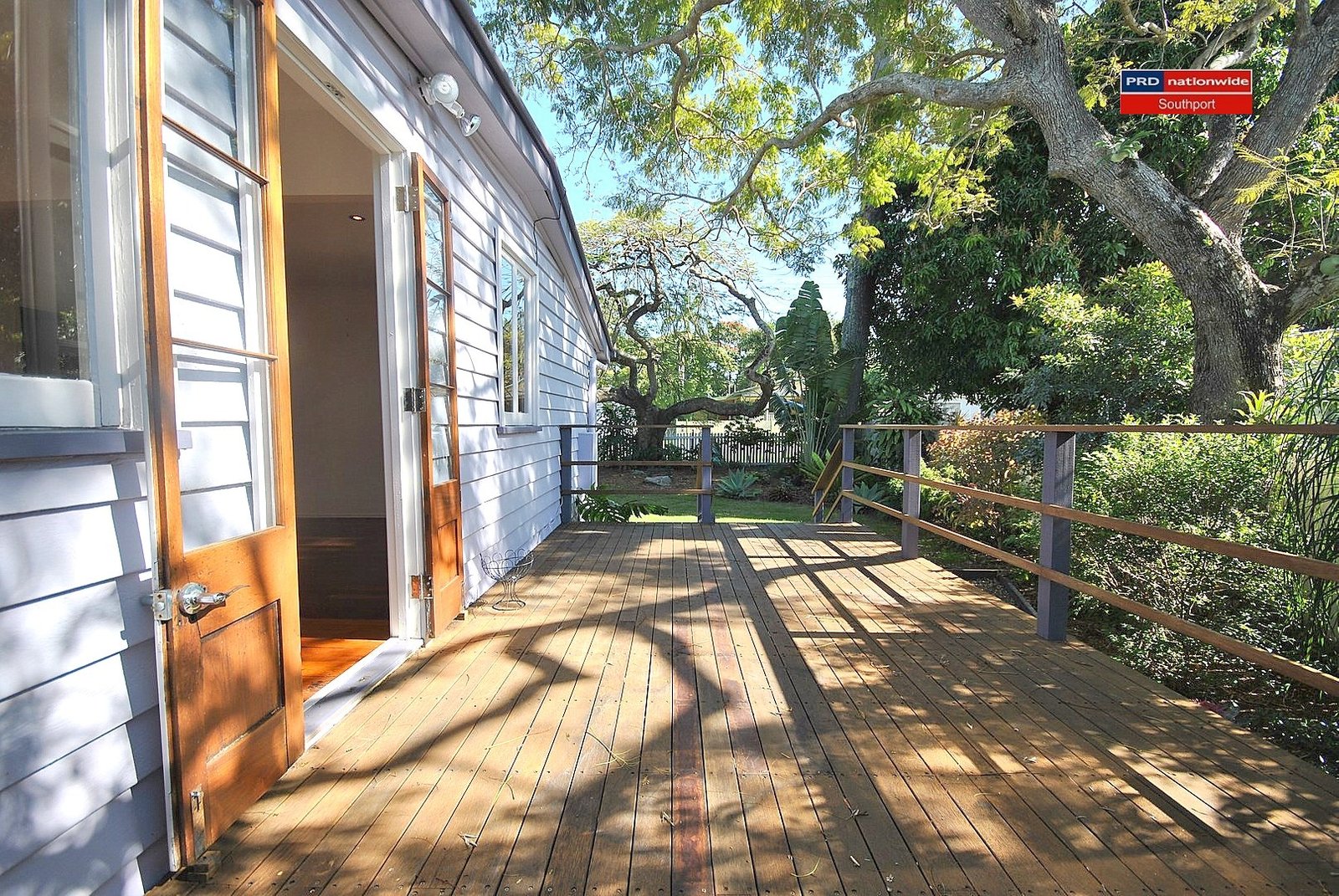 19 Echlin Street LABRADOR 14