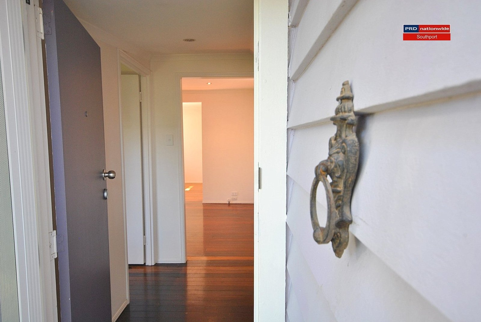 19 Echlin Street LABRADOR 6