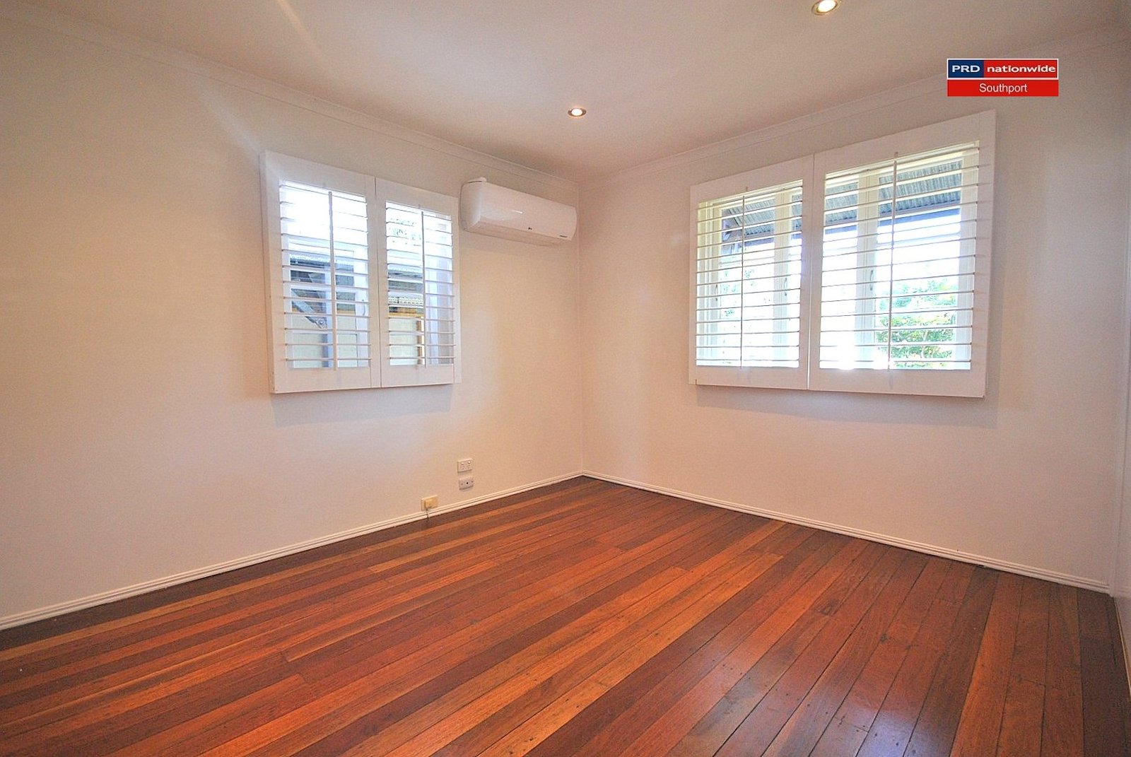 19 Echlin Street LABRADOR 7