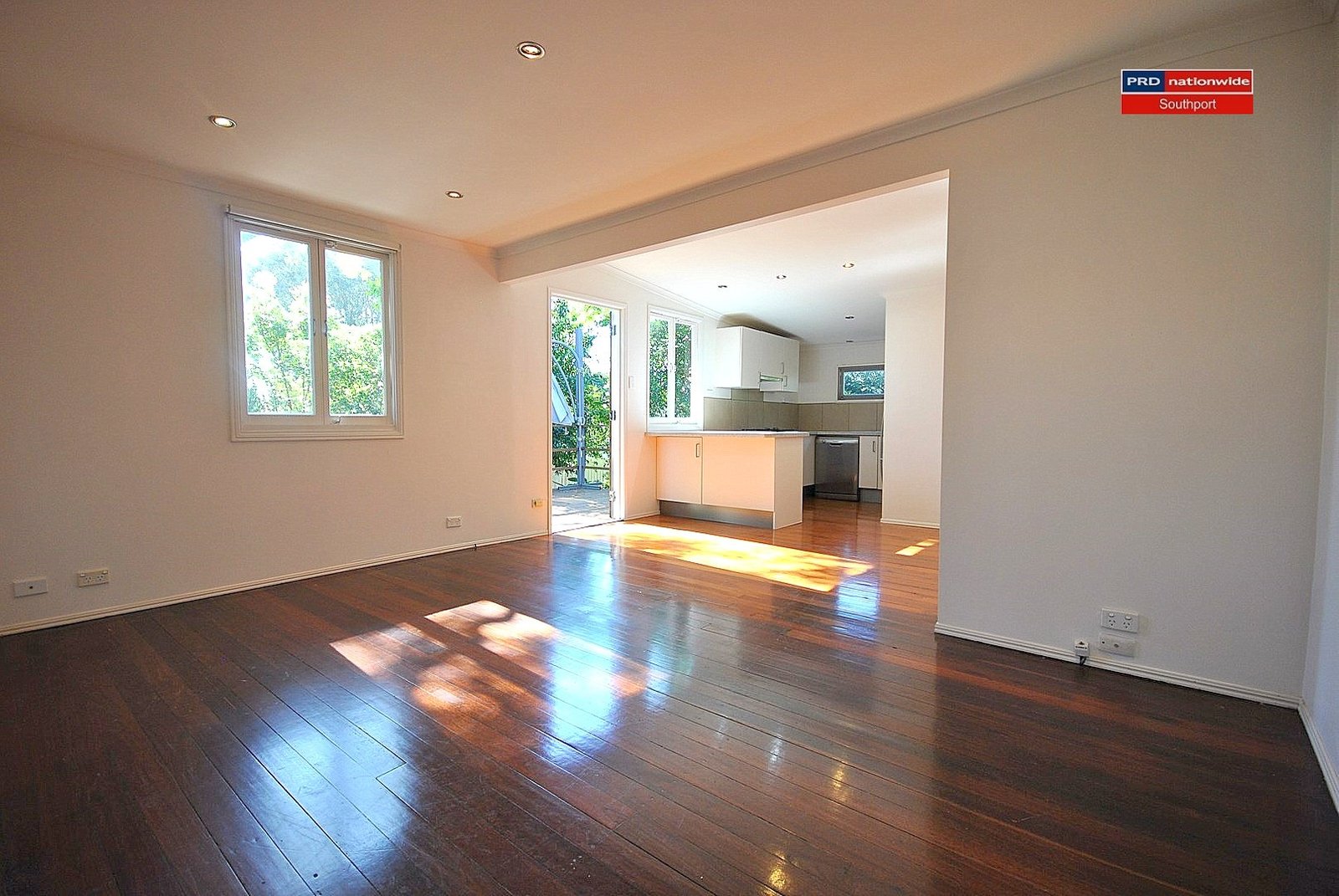 19 Echlin Street LABRADOR 9