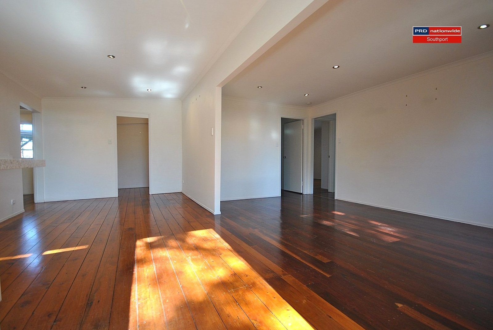 19 Echlin Street LABRADOR 11